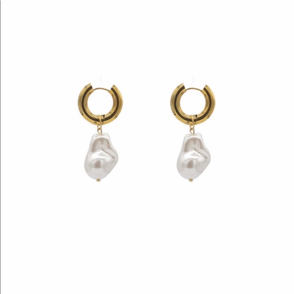 Beautiful earrings!! - Picture 1 of 3